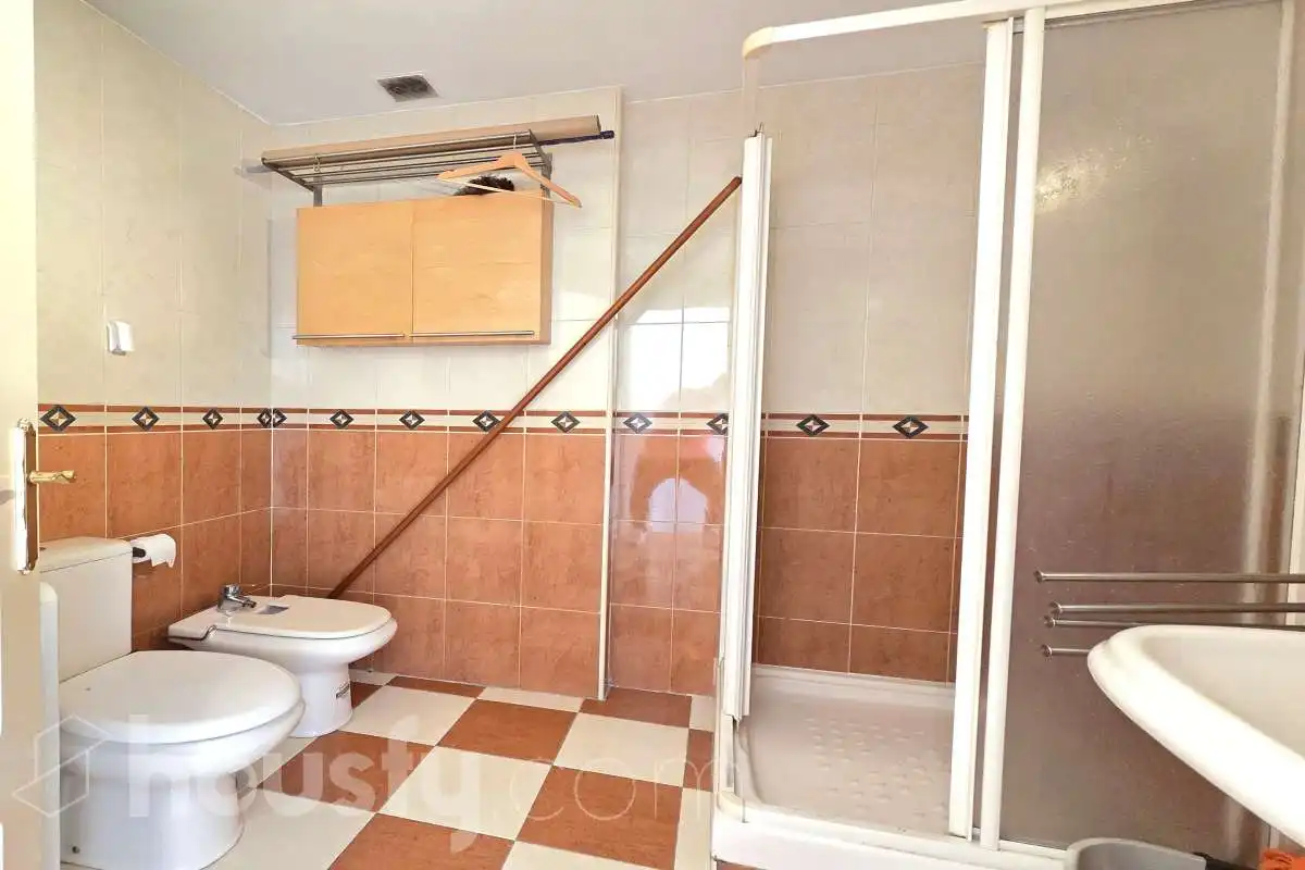 Baño de Piso de alquiler en Madrid con Aire acondicionado, Calefacción y Trastero