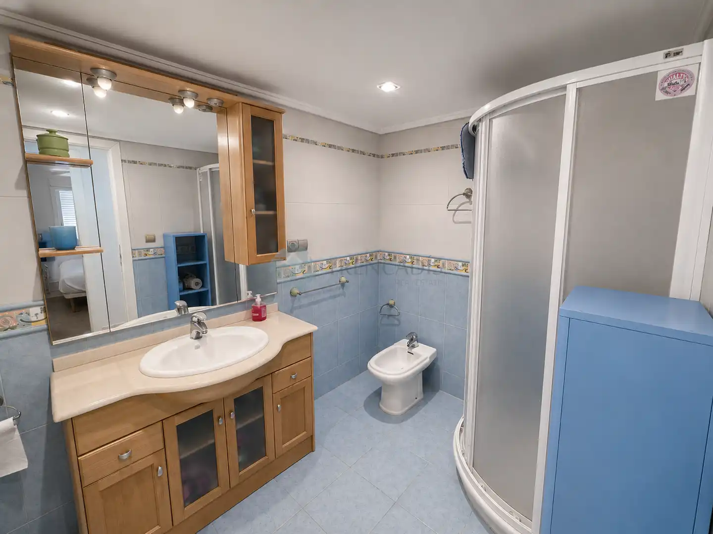 Baño de Piso en venta en Valencia con Terraza, Piscina y Balcón