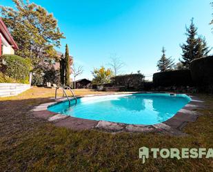 Piscina de Casa o xalet en venda en Sant Cugat del Vallès amb Jardí privat, Parquet i Terrassa