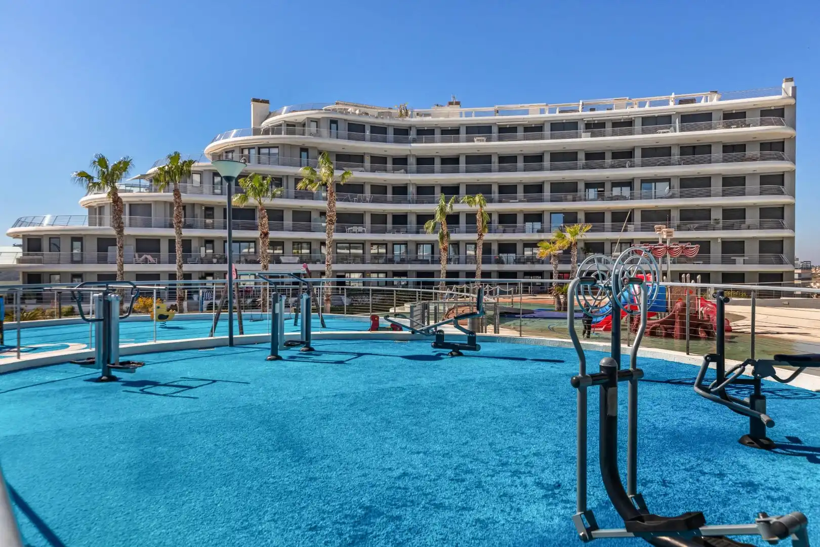Piscina de Apartament en venda en Elche / Elx amb Aire condicionat, Calefacció i Jardí privat