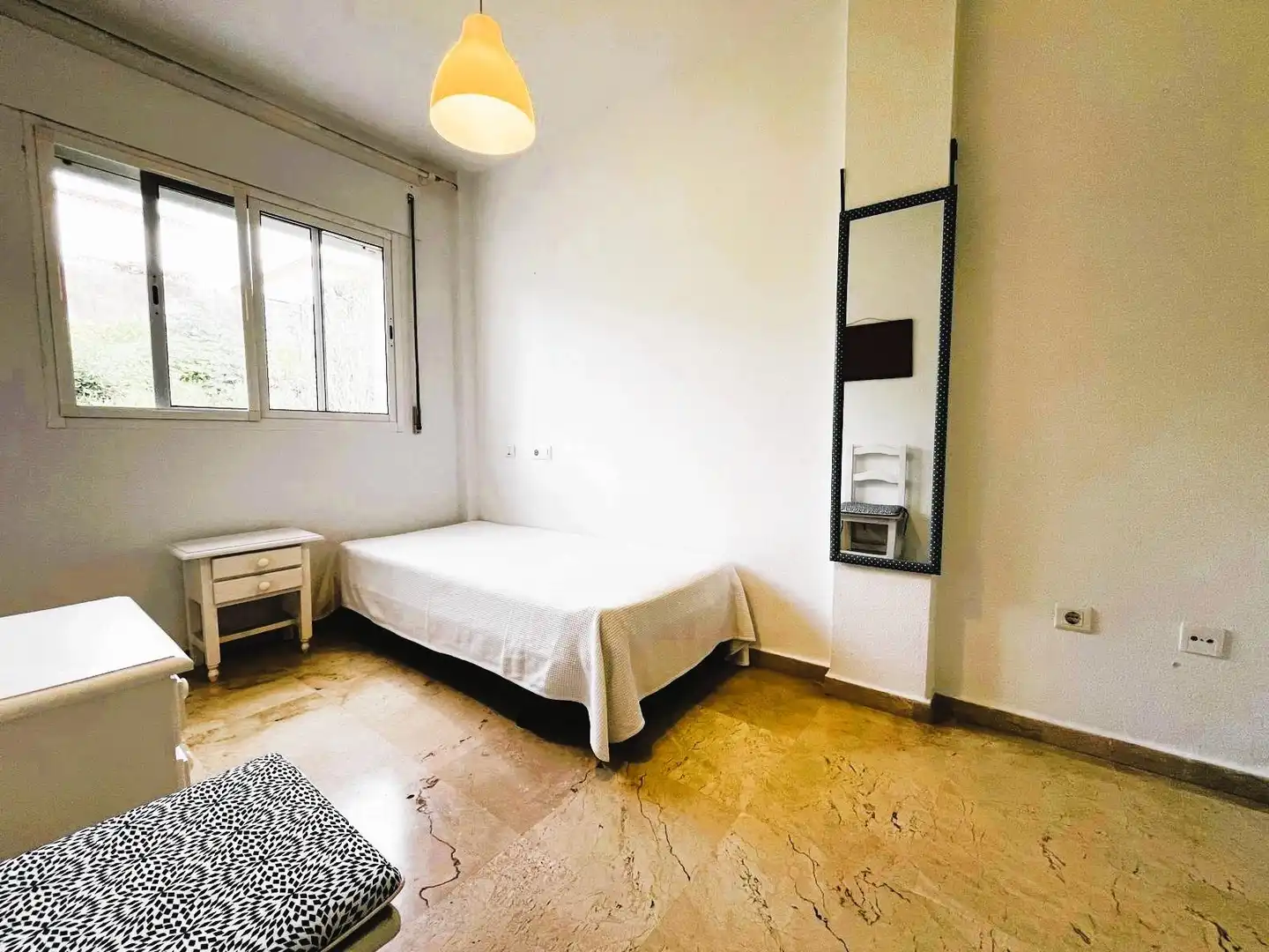 Habitación de Apartamento en venta en San Roque con Amueblado, Alarma y Piscina comunitaria