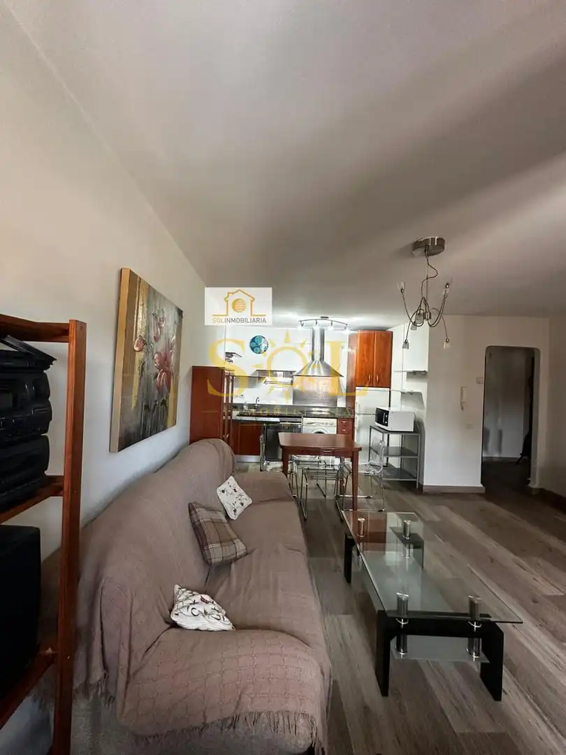 Vista exterior de Apartament en venda en León Capital  amb Calefacció, Parquet i Moblat