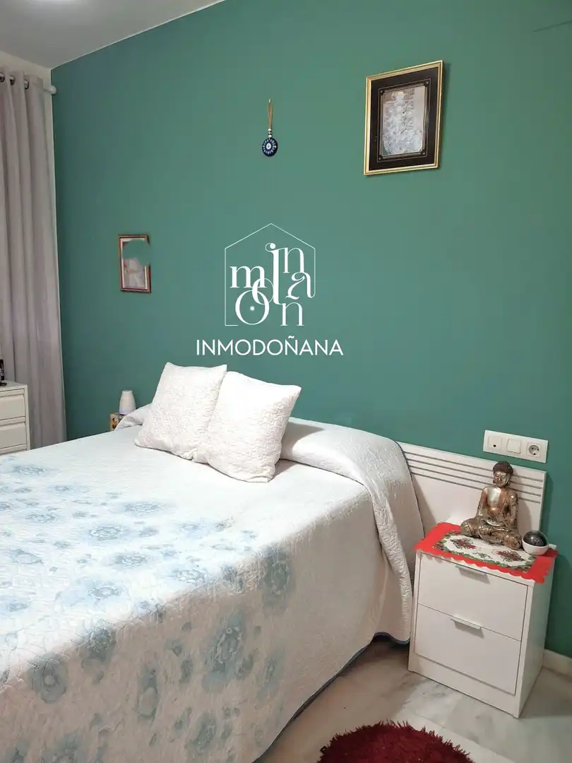 Habitación de Casa adosada en venta en Almonte con Aire acondicionado, Trastero y Piscina comunitaria