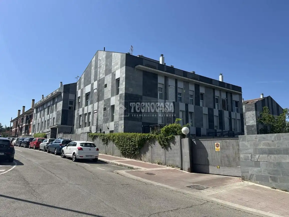 Vista exterior de Pis en venda en Collado Villalba amb Calefacció, Terrassa i Traster