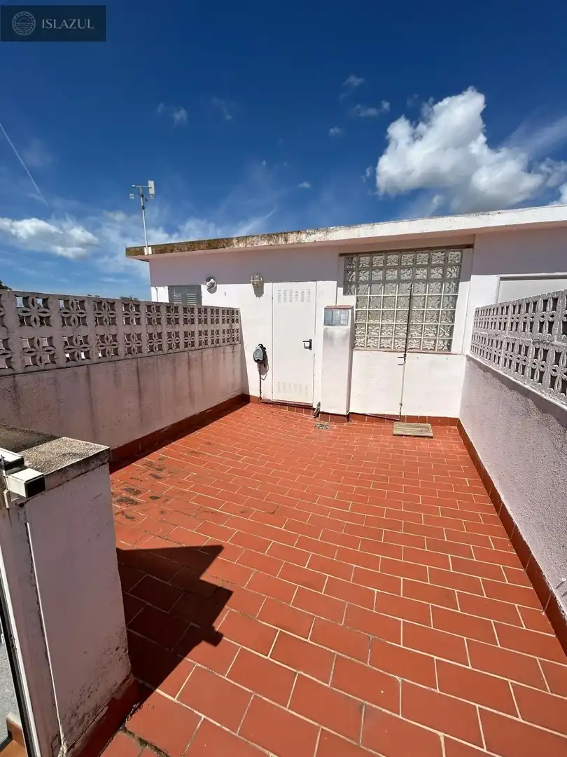 Terrassa de Pis de lloguer en Isla Cristina amb Aire condicionat, Jardí privat i Terrassa