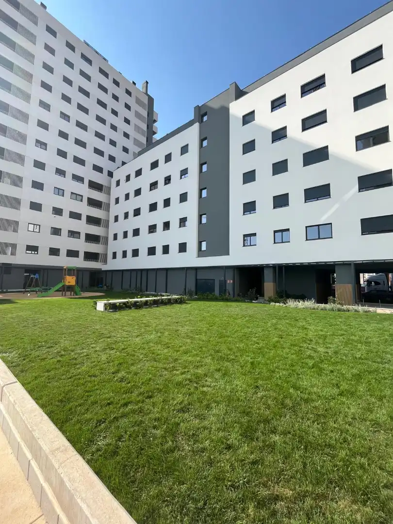 Vista exterior de Pis en venda en Madrid amb Aire condicionat, Calefacció i Jardí privat