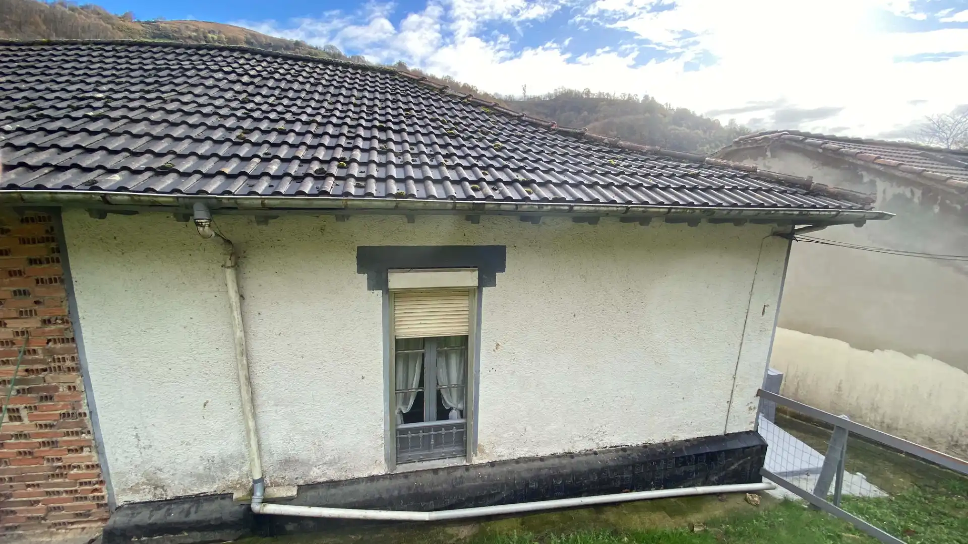 Außenansicht von Einfamilien-Reihenhaus zum Verkauf in San Martín del Rey Aurelio mit Privatgarten, Terrasse und Möbliert