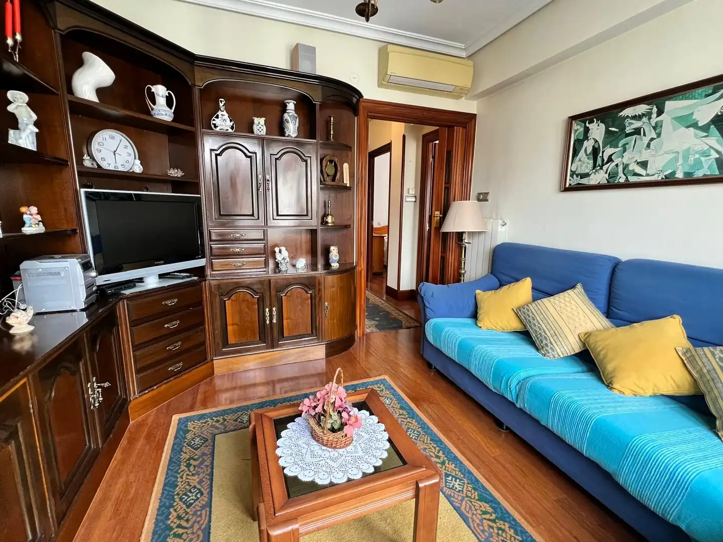 Living room of Flat for sale in Andoain  with Air Conditioner, Heating and Parquet flooring