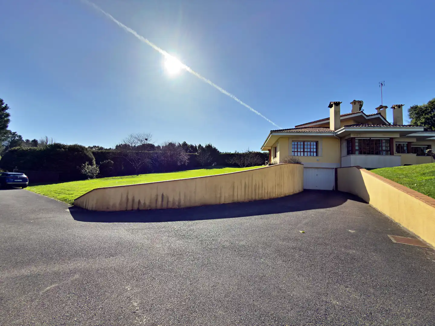 Vista exterior de Casa o xalet en venda en Gijón  amb Calefacció, Parquet i Terrassa