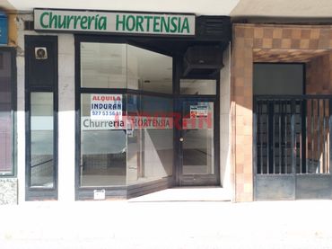 Local comercial de lloguer a Calle Genaro Cajal