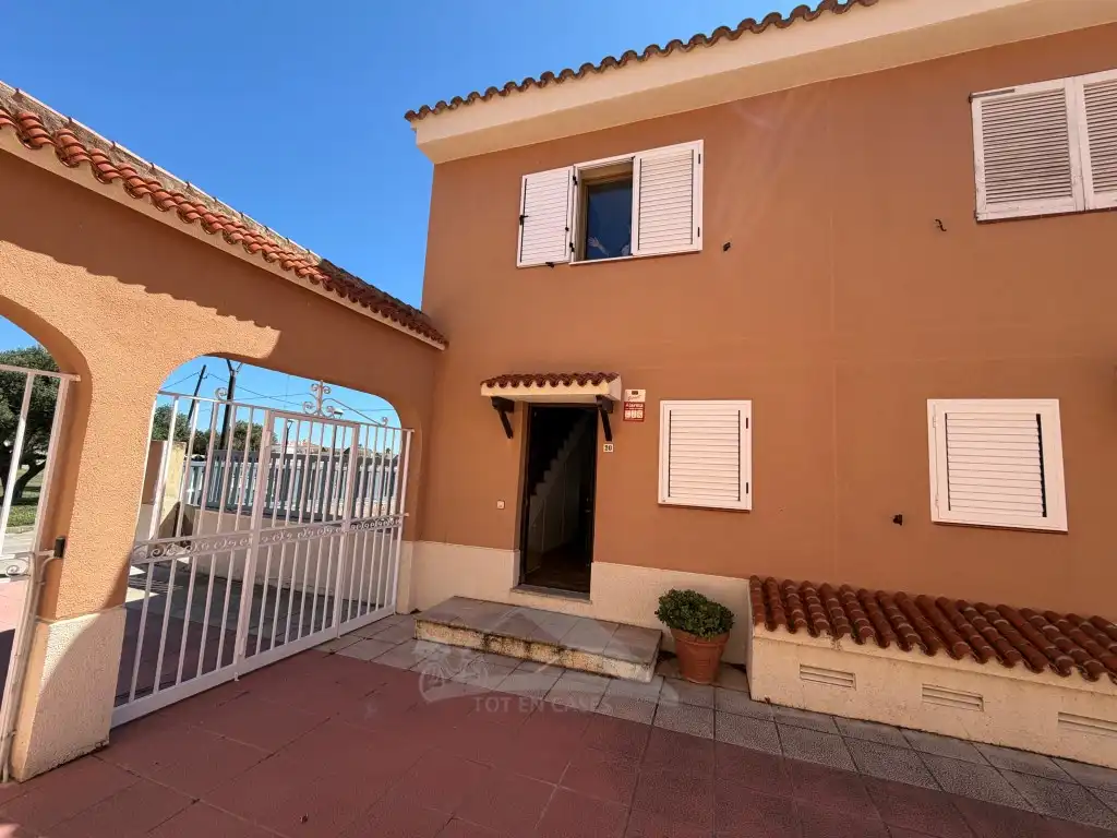 Vista exterior de Casa o xalet en venda en Cambrils amb Piscina comunitària