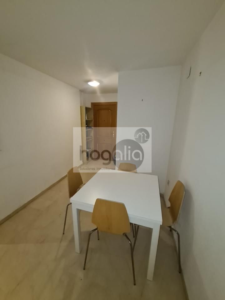 Cuina de Pis de lloguer en  Sevilla Capital amb Aire condicionat, Piscina i Moblat