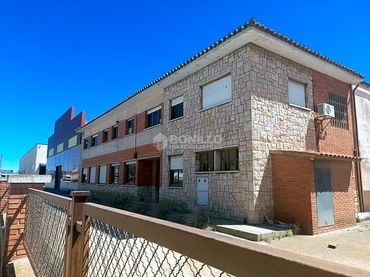 Industrial building for sale in DUBLIN ESQUINA CON BERLIN 8