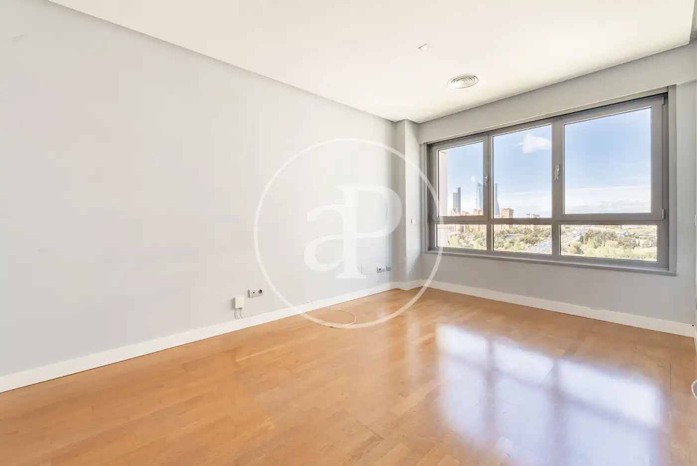 Living room of Flat for rent in  Madrid Capital  with Air Conditioner, Heating and Private garden