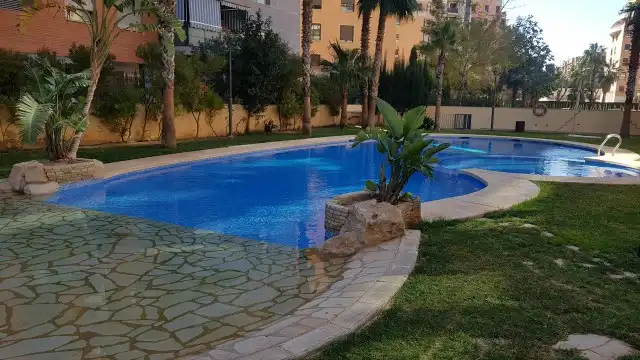 Piscina de Pis de lloguer en Mislata amb Aire condicionat, Terrassa i Traster