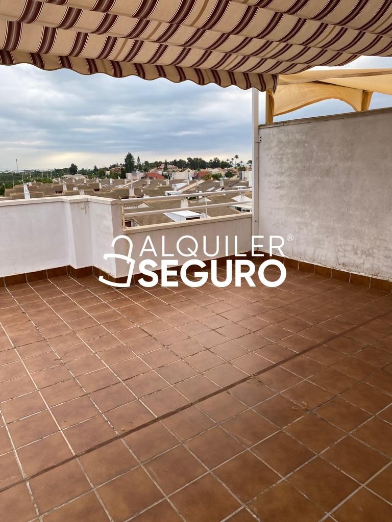 Exterior view of Attic for rent in  Madrid Capital  with Air Conditioner, Terrace and Swimming Pool