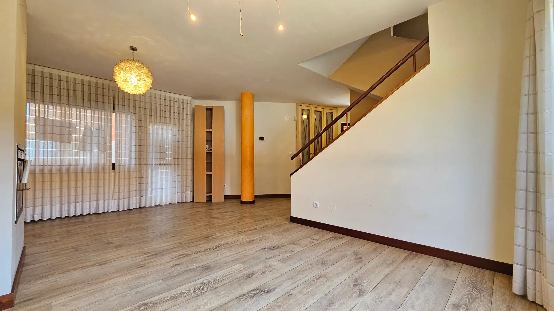 Sala de estar de Casa adosada en venta en Alegría-Dulantzi con Calefacción, Parquet y Terraza