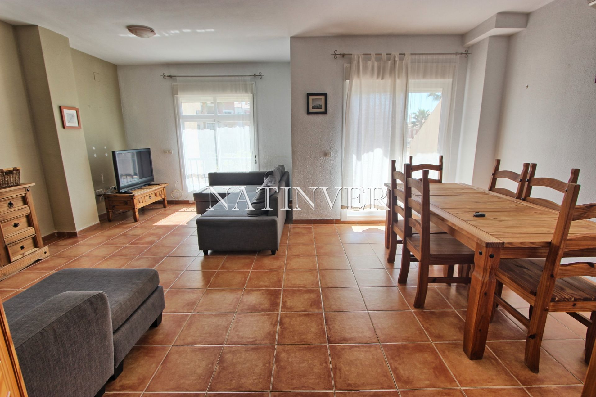 Sala d'estar de Casa adosada en venda en Rincón de la Victoria amb Aire condicionat, Terrassa i Piscina comunitària