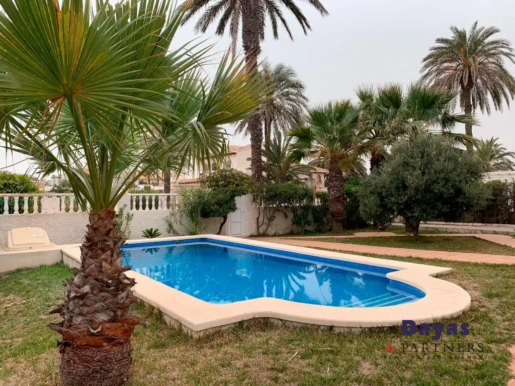 Jardí de Casa o xalet en venda en Orihuela amb Aire condicionat, Terrassa i Moblat
