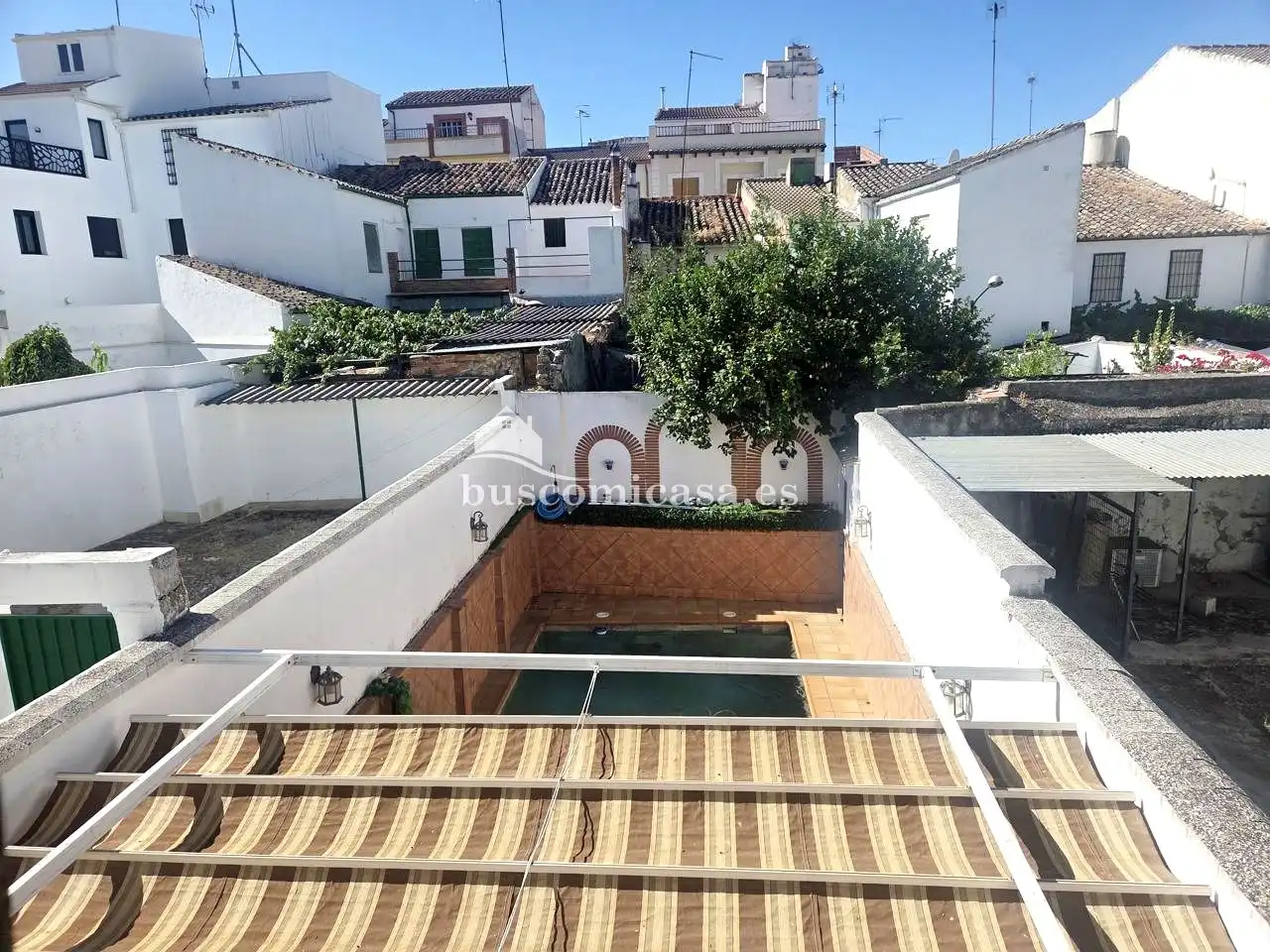 Vista exterior de Casa adosada en venda en Torredonjimeno amb Aire condicionat, Calefacció i Piscina