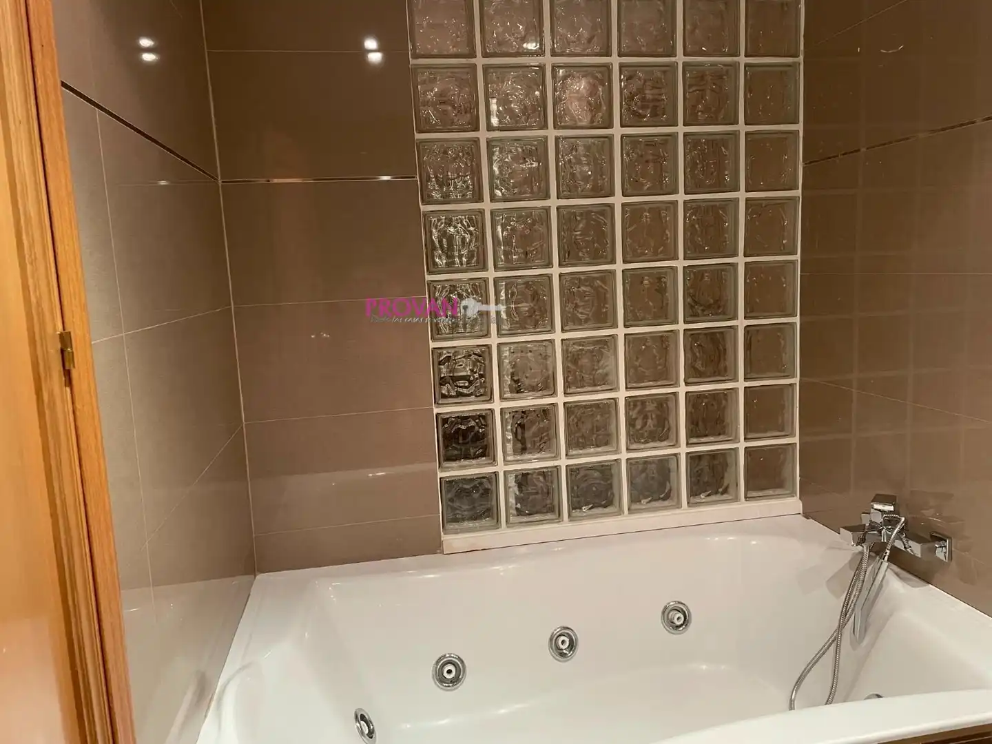 Badezimmer von Wohnung zur Miete in Torrejón de Ardoz mit Klimaanlage, Heizung und Whirlpool