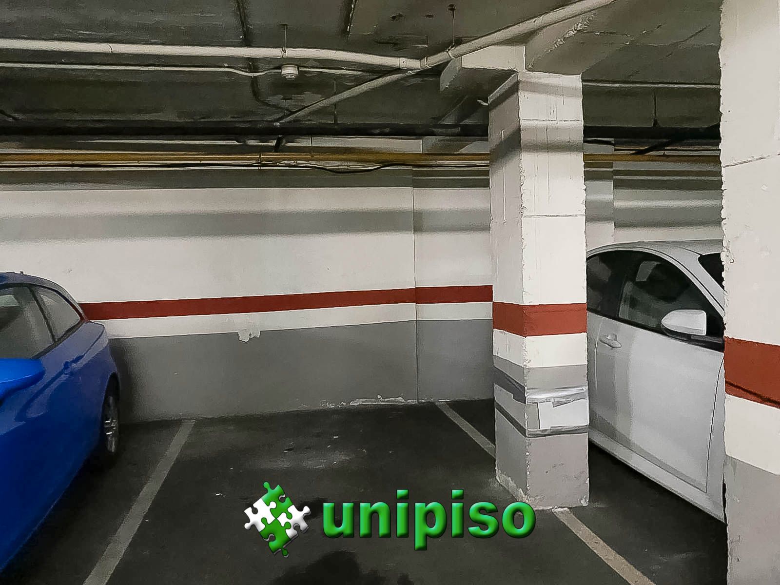 Garage for sale in La Serna