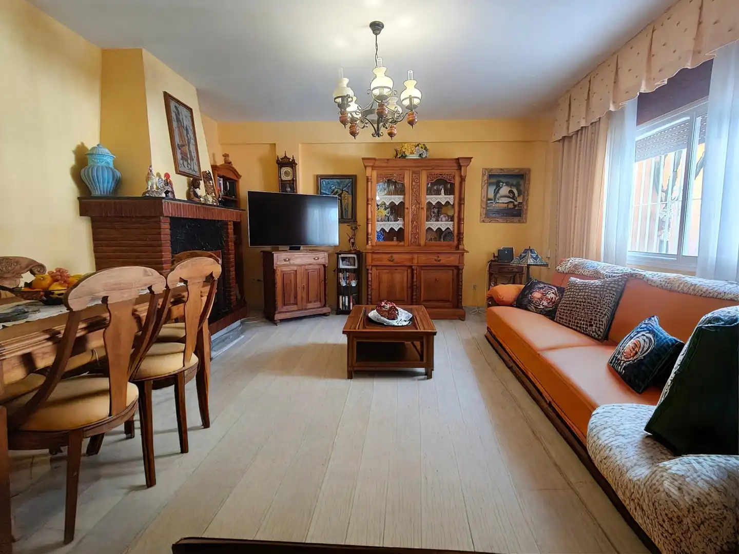 Sala d'estar de Casa adosada en venda en Málaga amb Aire condicionat, Calefacció i Jardí privat