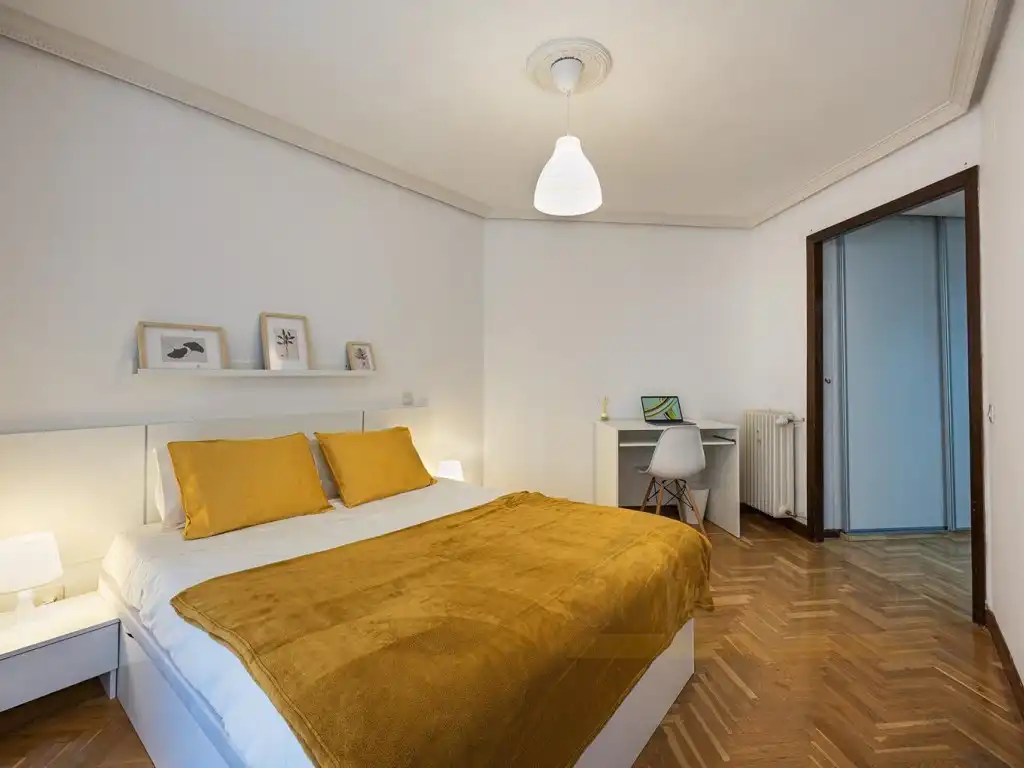 Bedroom of Flat for sale in Madrid