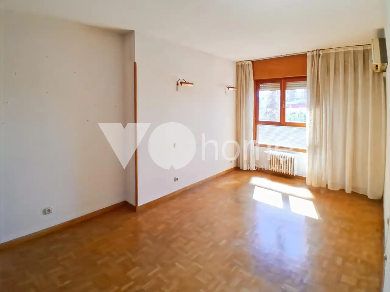 Living room of Flat for sale in Madrid  with Air Conditioner, Heating and Terrace