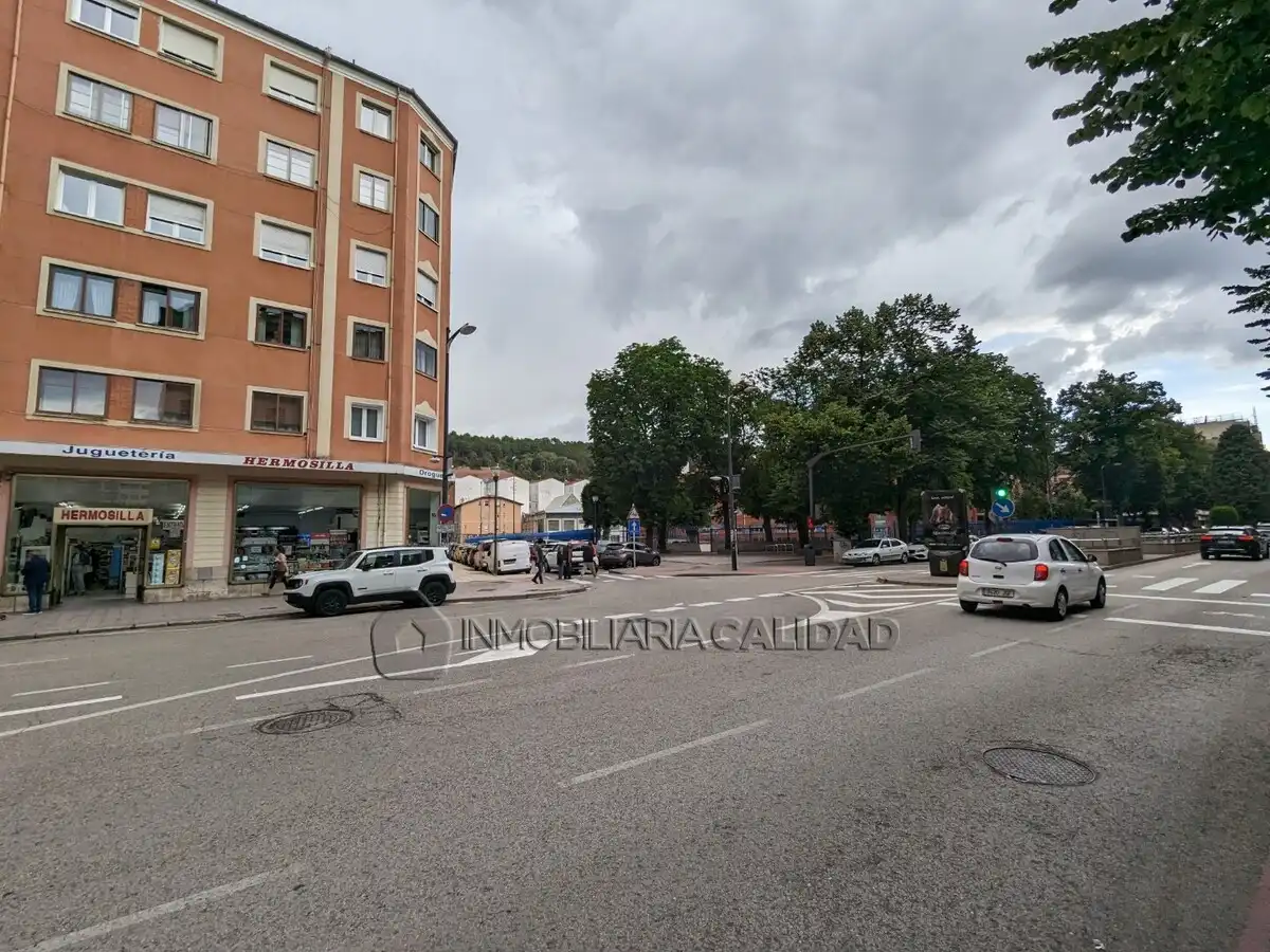Vista exterior de Piso de alquiler en Burgos con Calefacción y Amueblado