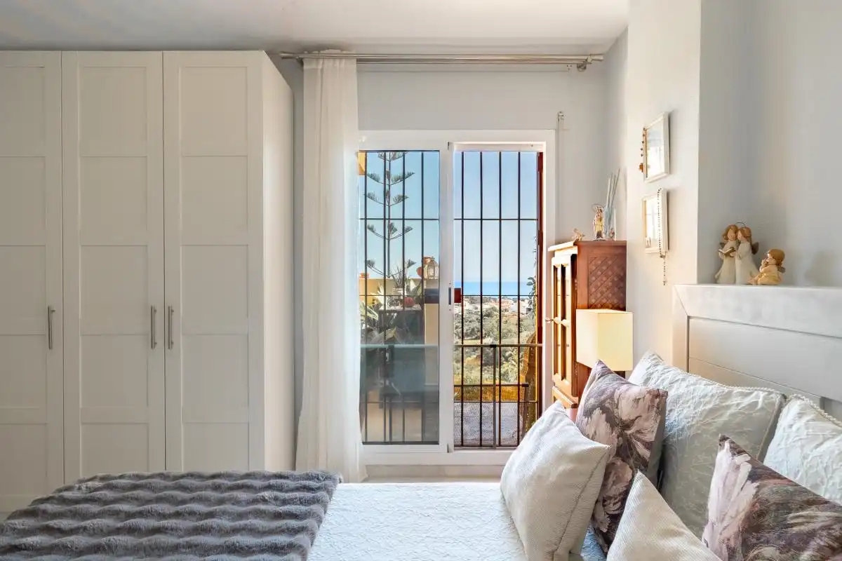 Habitación de Planta baja en venta en Marbella con Aire acondicionado, Calefacción y Jardín privado