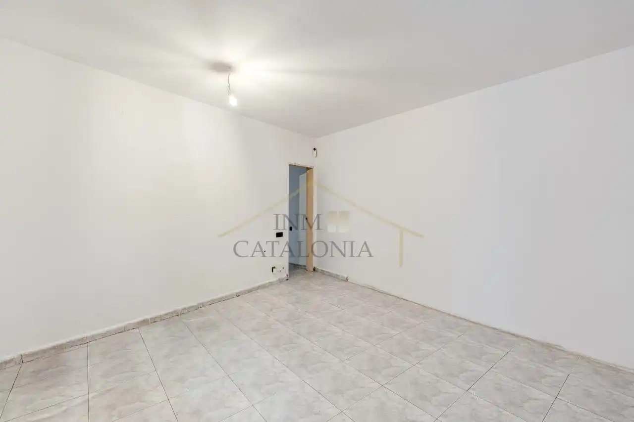 Flat for sale in Barcelona  with Alarm