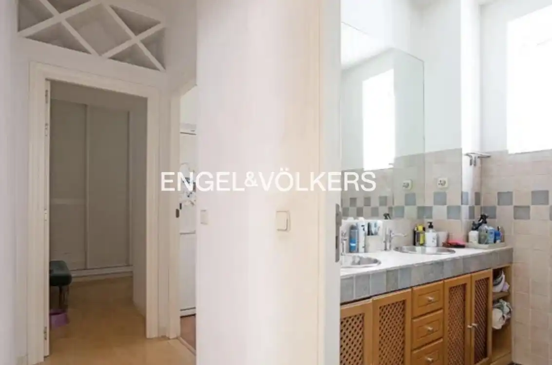 Wohnung zum Verkauf in Madrid mit Klimaanlage und Heizung