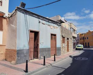 Vista exterior de Casa adosada en venda en Telde amb Terrassa