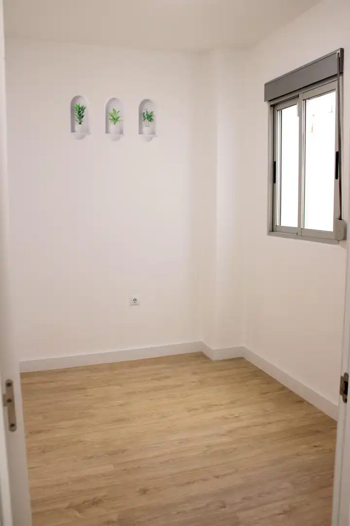 Habitación de Piso en venta en Oliva con Alarma