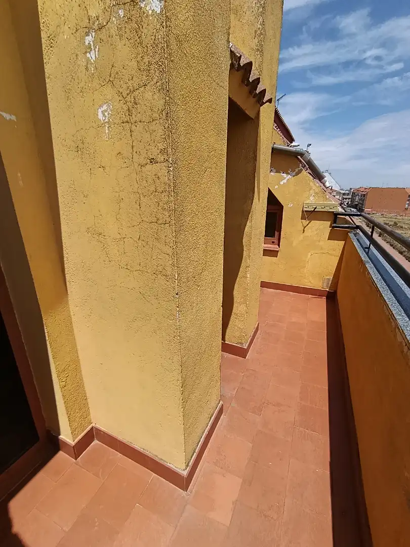 Vista exterior de Apartamento en venta en Benavente con Calefacción, Parquet y Terraza