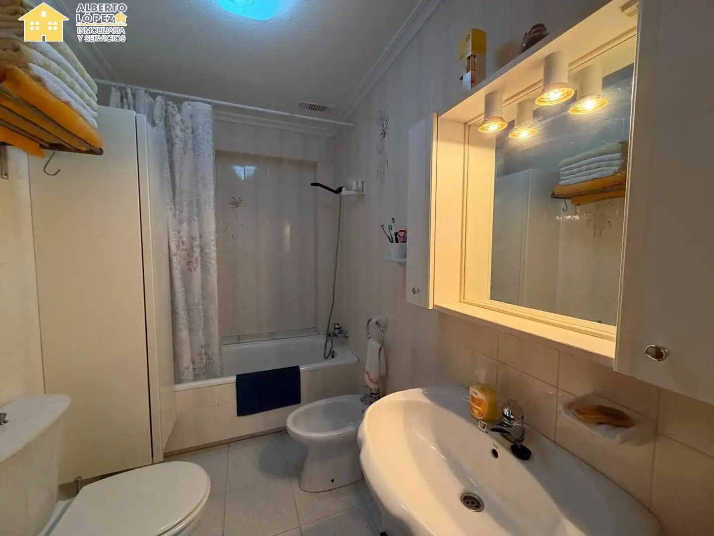 Baño de Dúplex de alquiler en Elche / Elx con Terraza, Amueblado y Balcón