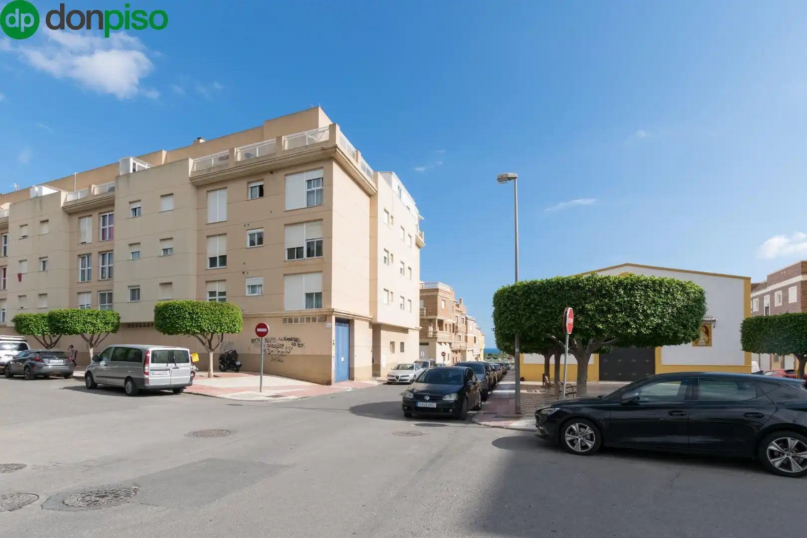 Exterior view of Flat for sale in Roquetas de Mar