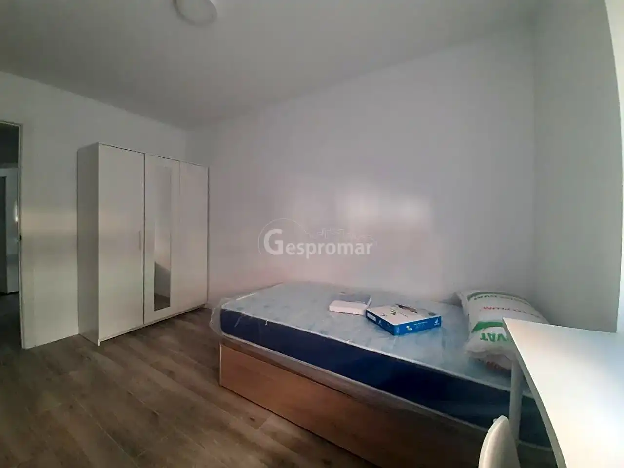 Bedroom of Flat for share in Madrid  with Air Conditioner, Heating and Furnished