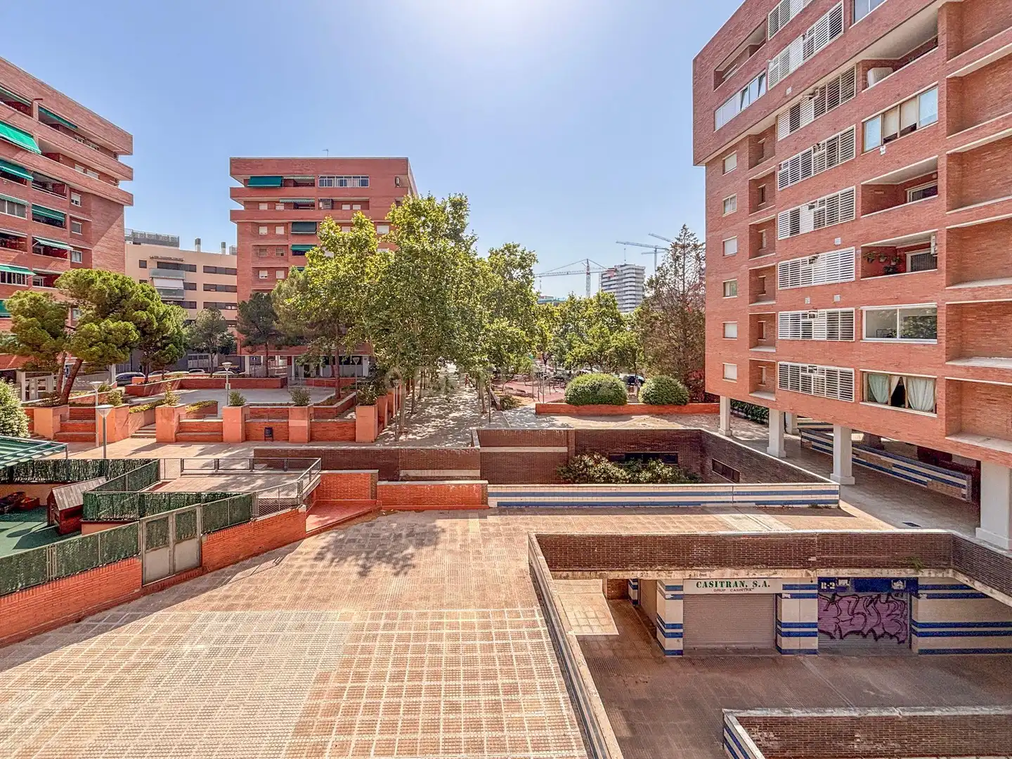 Vista exterior de Apartament en venda en Esplugues de Llobregat amb Balcó i Alarma