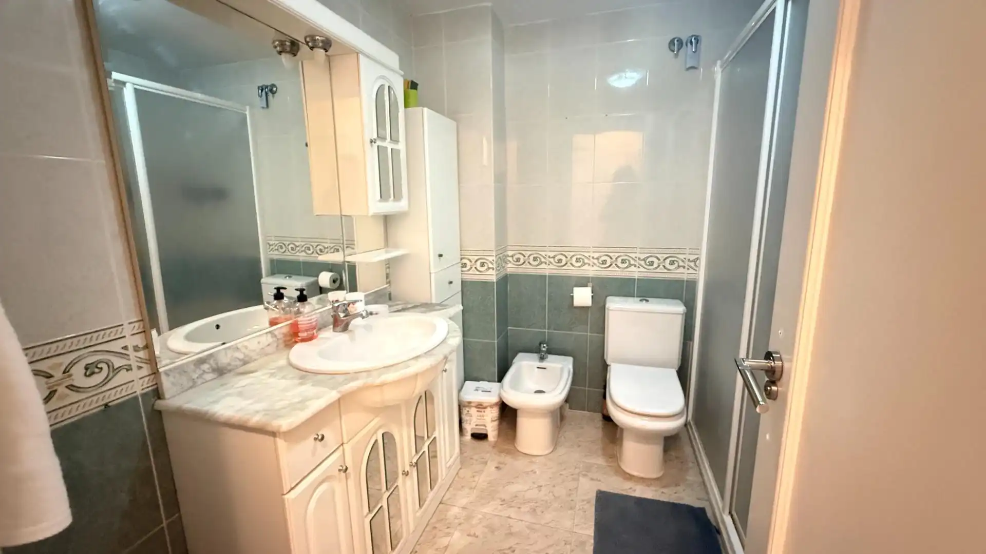 Baño de Piso de alquiler en Águilas con Aire acondicionado, Trastero y Amueblado