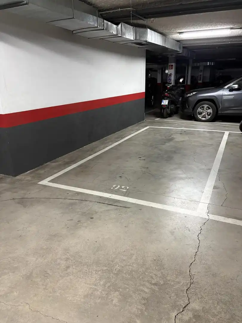 Parkplatz von Wohnung zur Miete in Madrid mit Klimaanlage, Heizung und Parkett
