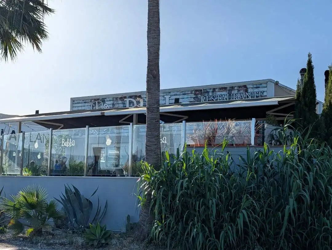 Casa adosada de alquiler en La Línea de la Concepción con Aire acondicionado, Calefacción y Jardín privado