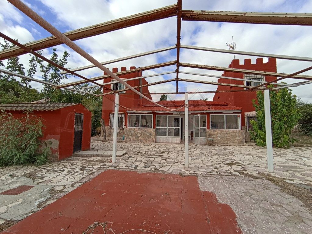 Außenansicht von Country house zum verkauf in Sax