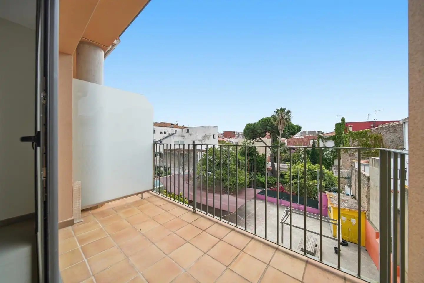 Vista exterior de Pis en venda en Sant Feliu de Guíxols amb Balcó