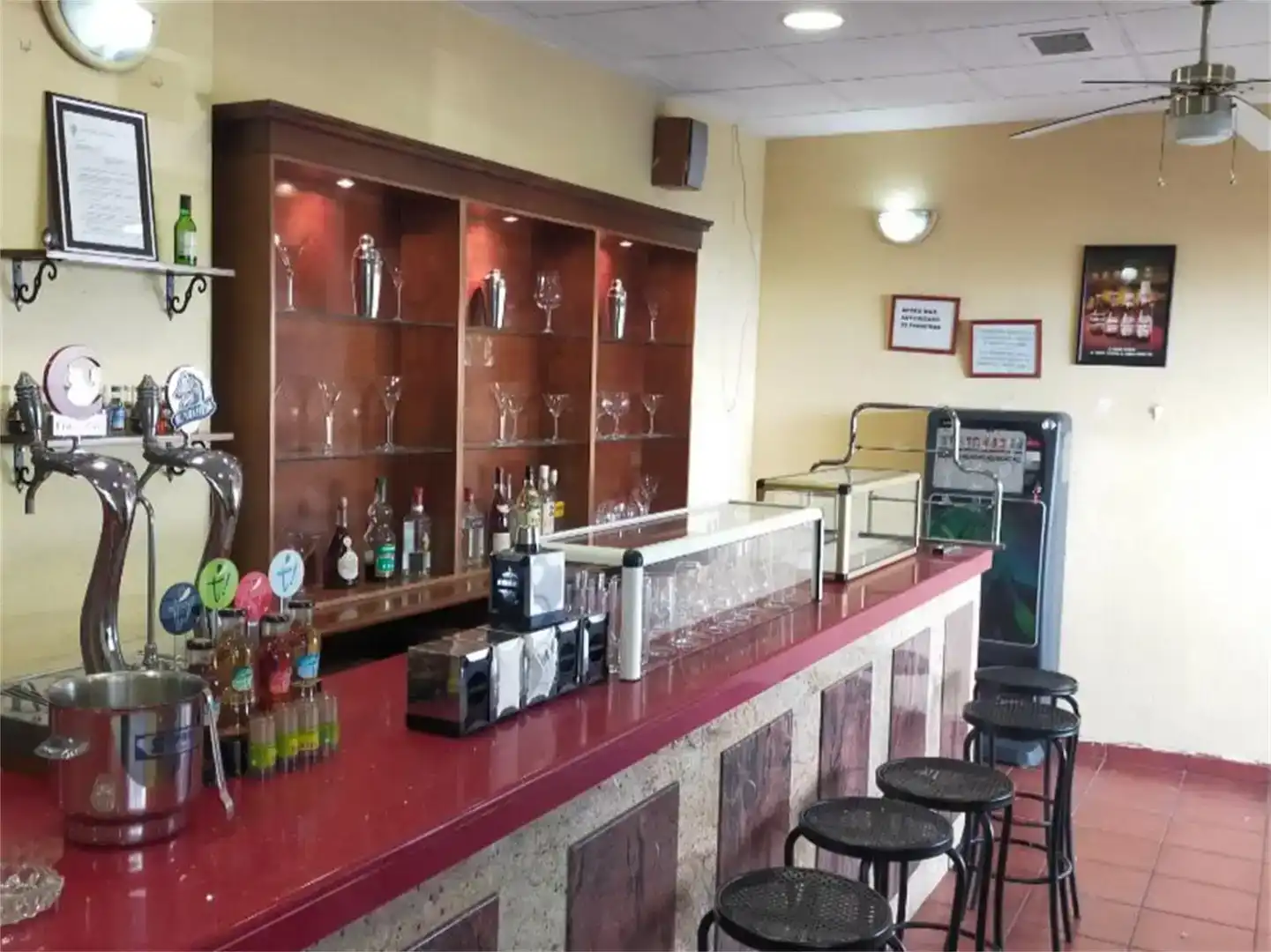 Local en venda en Linares amb Aire condicionat i Moblat