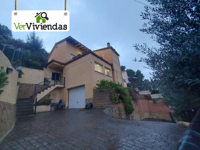 Casa-chalet en Venta en Carrer Mestre Vilarrubla, 22 en Corbera de Llobregat