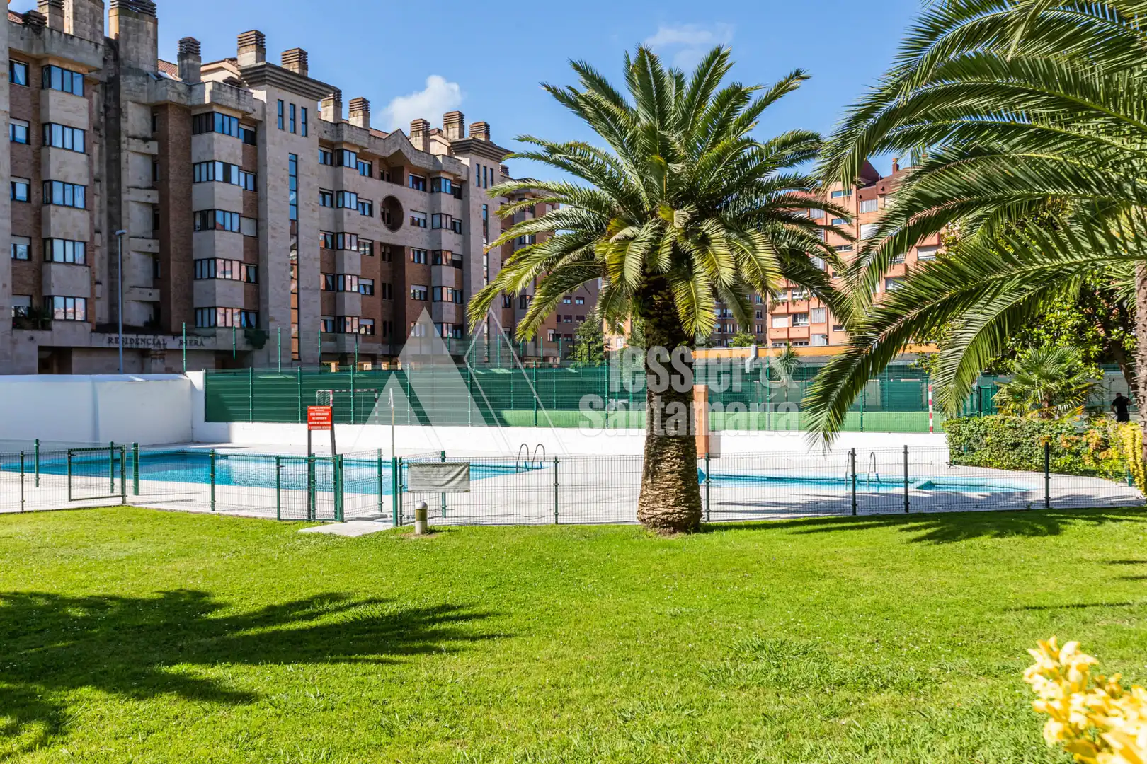 Piscina de Pis de lloguer en Gijón  amb Calefacció, Parquet i Forn