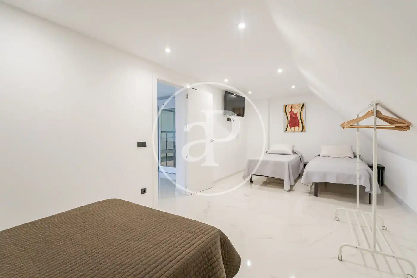 Habitación de Casa adosada en venta en Pozuelo de Alarcón con Aire acondicionado, Calefacción y Jardín privado