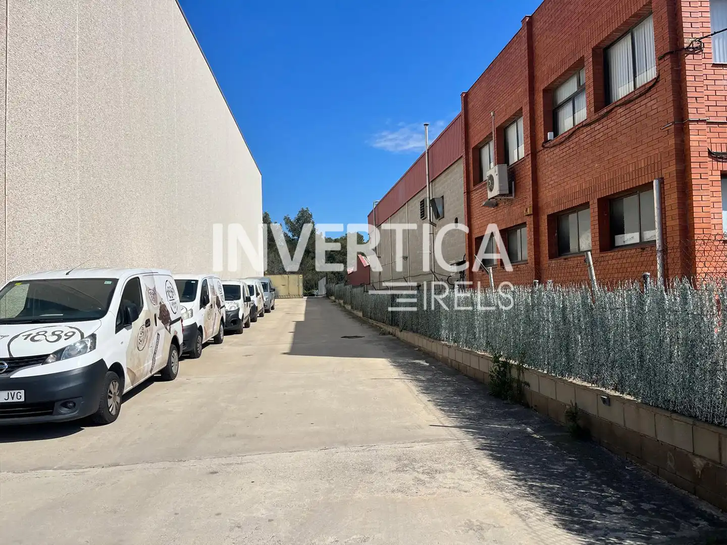 Vista exterior de Nave industrial en venta en Cervelló con Calefacción y Alarma